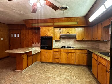 423 Newton St, Orange, TX 77630 - photo 6