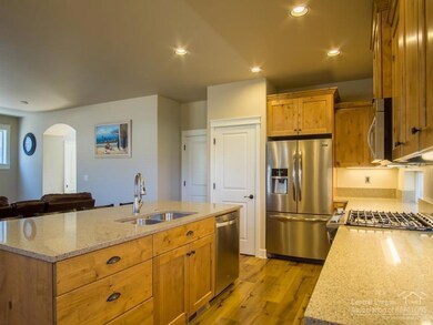 61052 Manhae Loop, Bend, OR 97702 - photo 6