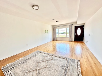 481 Father Capodanno Blvd unit N, Staten Island, NY 10305 - photo 4