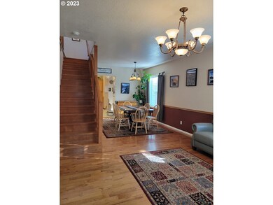 Living Room/Entrance