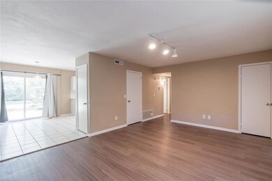 620 N Ramblin Oaks Dr, Moore, OK 73160 - photo 5