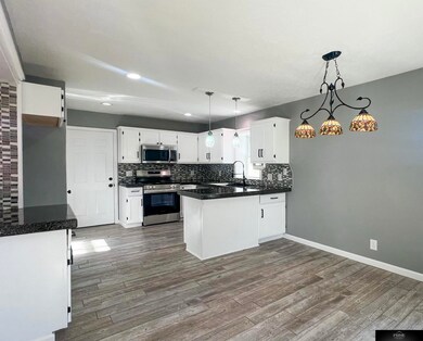 902 S Taylor St, Papillion, NE 68046 - photo 6