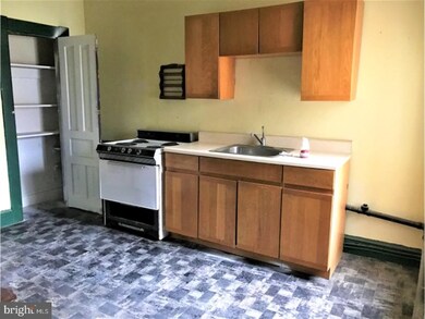 425 Chestnut St, West Reading, PA 19611 - photo 6