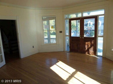 105 N Hawksbill St, Luray, VA 22835 - photo 3