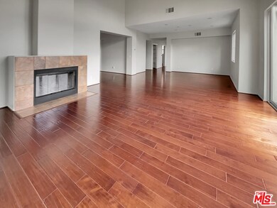 5692 Como Cir unit 34, Woodland Hills, CA 91367 - photo 4