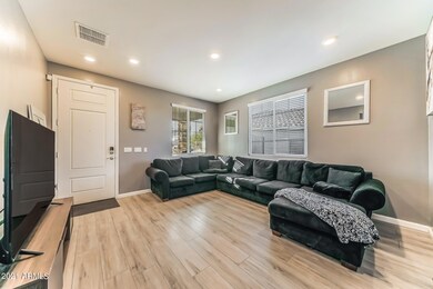 107-FrontRoom_4