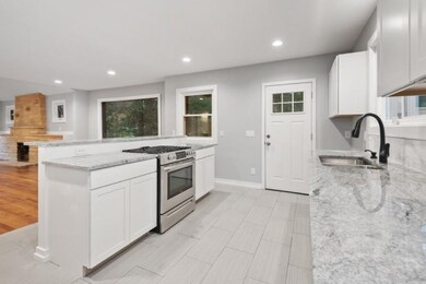 04_3958RedArrowHwy_177_Kitchen_LowRes
