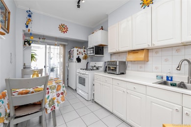 59-06 59th Dr, Maspeth, NY 11378 - photo 3