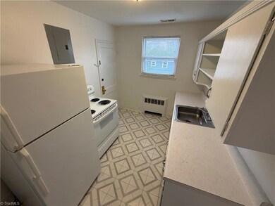 2506 Miller Park Cir unit D, Winston Salem, NC 27103 - photo 6