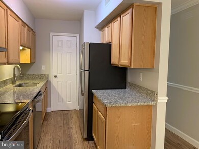 8353 Dunham Ct unit 647, West Springfield, VA 22152 - photo 5
