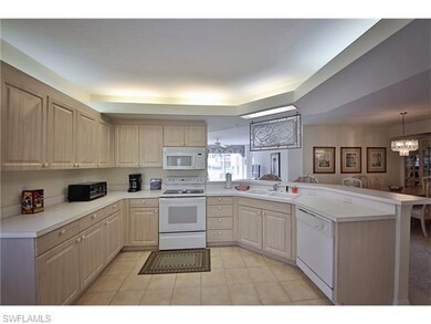 Kitchen & Breakfast Bar