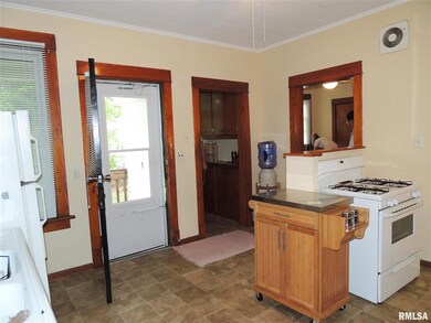 1715-1715 1/2 Fillmore Ln, Davenport, IA 52804 - photo 7