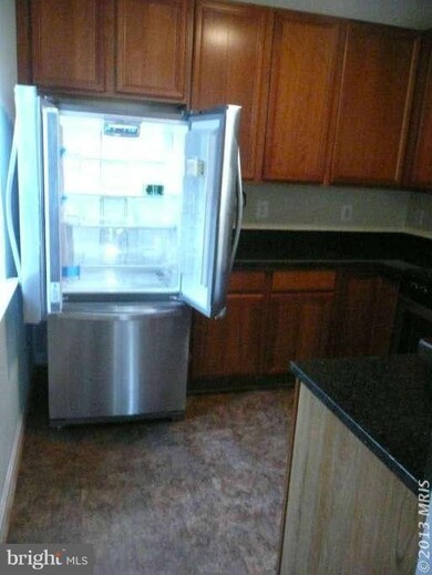 11337 Westbrook Mill Ln unit 301, Fairfax, VA 22030 - photo 2