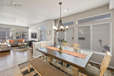 Eat in kitchen / dining area