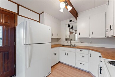 1865 Douglass St Kitchen