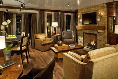 Amy Cook - tel-HOT-Website-Condo-LivingR