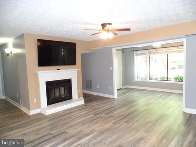 2224 Hunters Run Dr, Reston, VA 20191 - photo 7