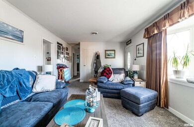 135 Regent St, Lincoln, IL 62656 - photo 3