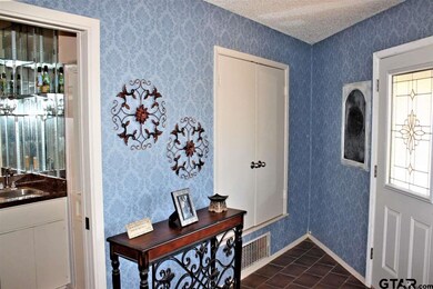 4410 4410 Aberdeen Dr, Tyler, TX 75703 - photo 2