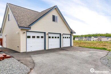 3_GarageExterior
