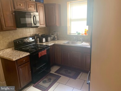 208 Walnut St, Darby, PA 19023 - photo 4