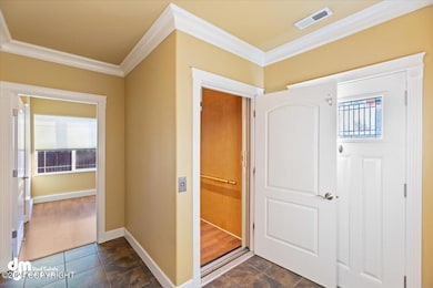 06-Entryway_Elevator_IMG_2028_SSW