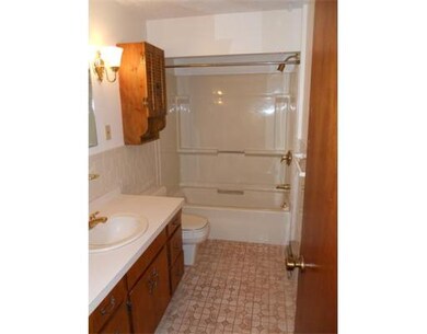 21 Bumble Bee Cir, Shrewsbury, MA 01545 - photo 6