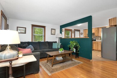 74 N Raymond Rd Gray ME 04039-large-004-