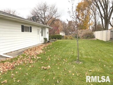 2319 3rd St, Moline, IL 61265 - photo 4