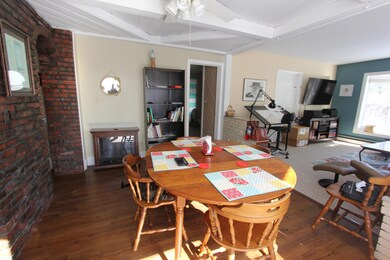 1st floor dining area