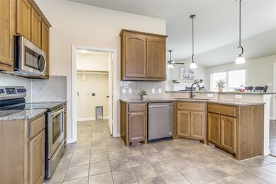 1814 Bersand Ave, Gainesville, TX 76240 - photo 7