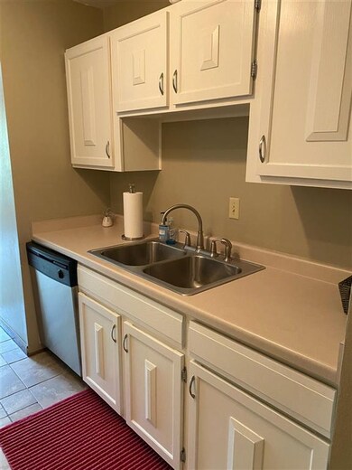 2148 Allen Blvd unit 4, Middleton, WI 53562 - photo 4