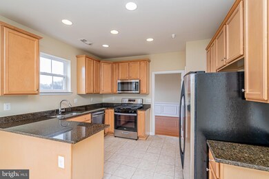 9724 Holmes Place unit 404, Manassas Park, VA 20111 - photo 5