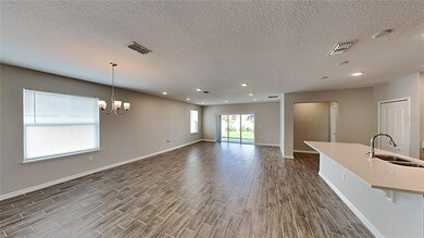 512 Pinecrest Loop, Davenport, FL 33837 - photo 2