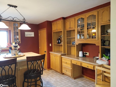 610 SW 3rd St, Eagle Grove, IA 50533 - photo 2