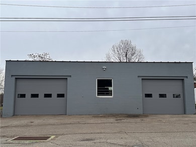 97 Clyde St, Ellwood City, PA 16117 - photo 2