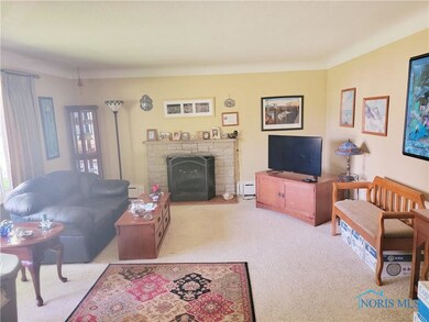 160 Evergreen Dr, Woodville, OH 43469 - photo 2
