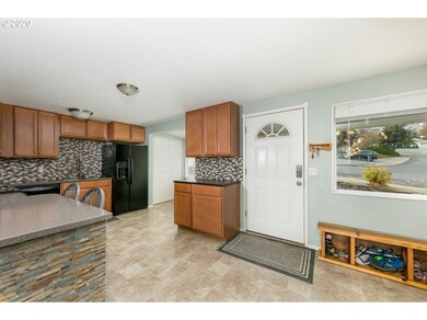 1717 E 17th St, the Dalles, OR 97058 - photo 3