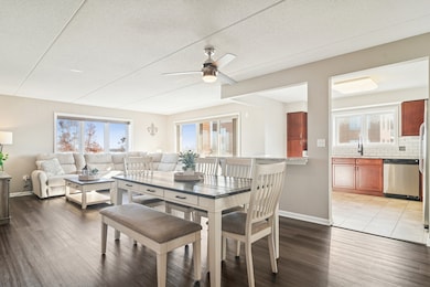 Stone Gate II unit 511, Des Plaines, IL 60016 - photo 3