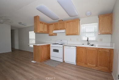 55524 Yucca Trail unit 80, Yucca Valley, CA 92284 - photo 6