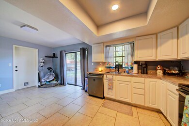 Kitchen & Dining Area