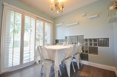 Eat-in Kitchen