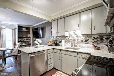 9963 Hemlock Woods Ln, Burke, VA 22015 - photo 4