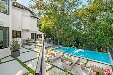 16881 Oak View Dr, Encino, CA 91436 - photo 2