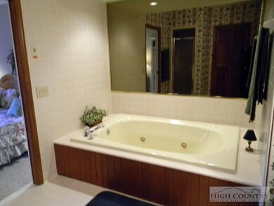 264 Evergreen Dr unit 1, Blowing Rock, NC 28605 - photo 7
