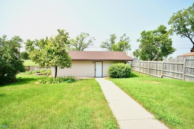 1034 14th St N, Fargo, ND 58102 - photo 5