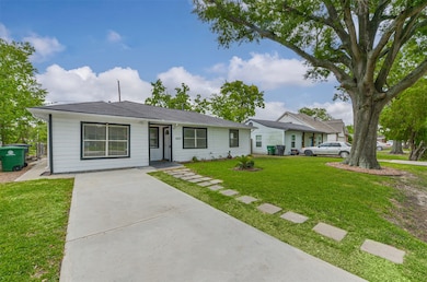 3437 Bacon St, Houston, TX 77021 - photo 2