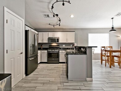 Kitchen with Breakfast Bar