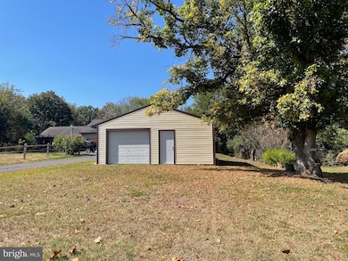 104 Golden Ln, Berkeley Springs, WV 25411 - photo 5