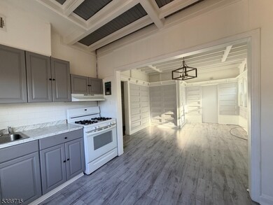 324-326 Summer Ave unit 3, Newark, NJ 07104 - photo 4